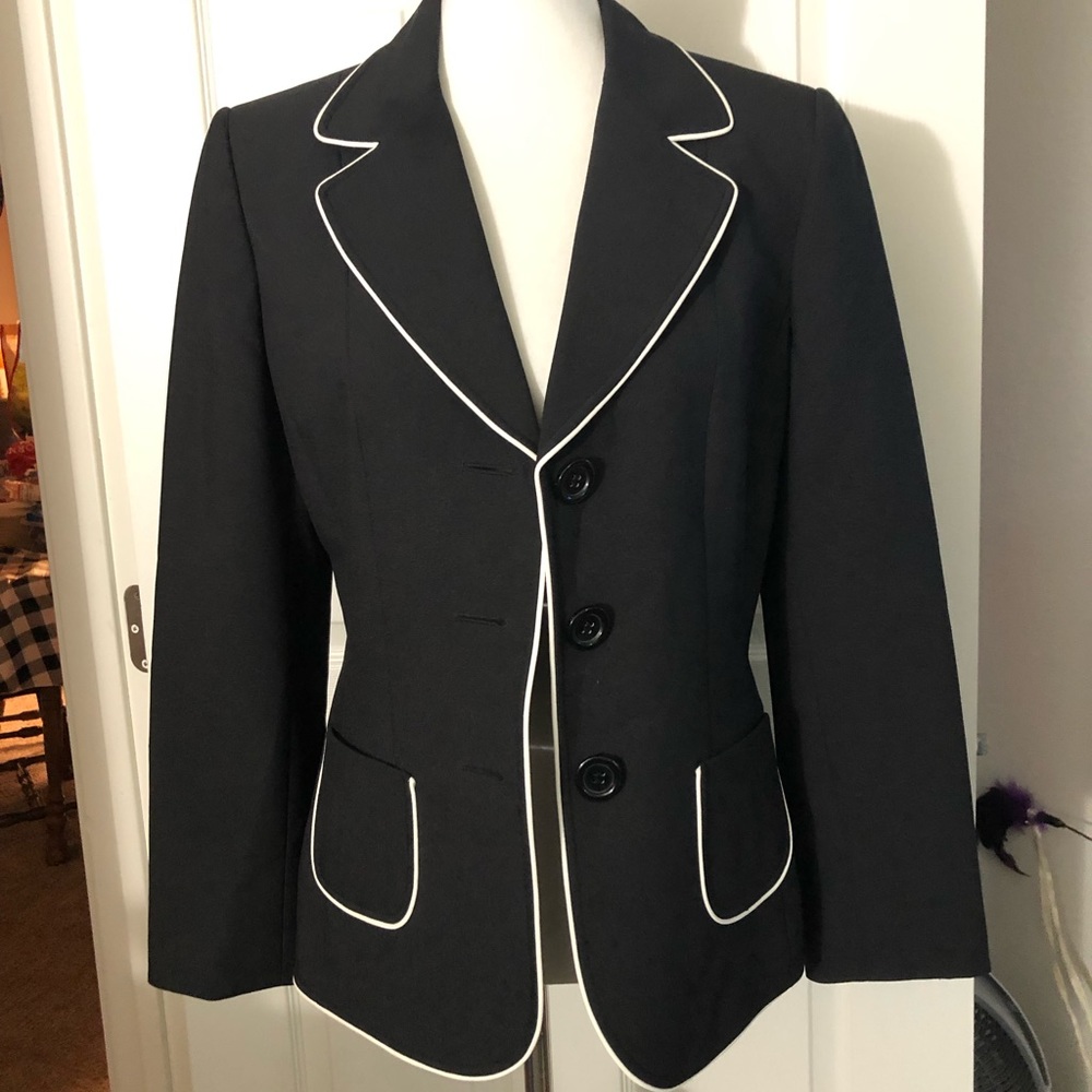 Tahari black and white blazer